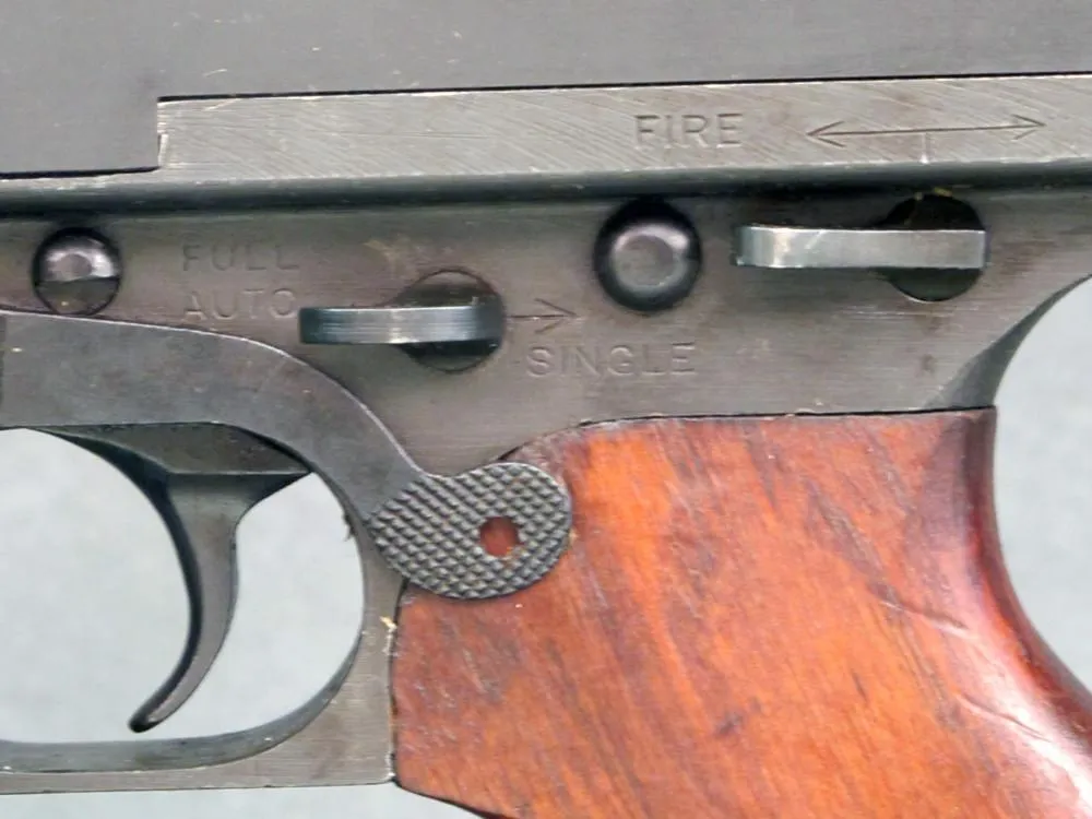 U.S. WWII Thompson M1928A1 SMG Display Gun, 50 round Drum Magazine, Stick Magazines & FBI Case