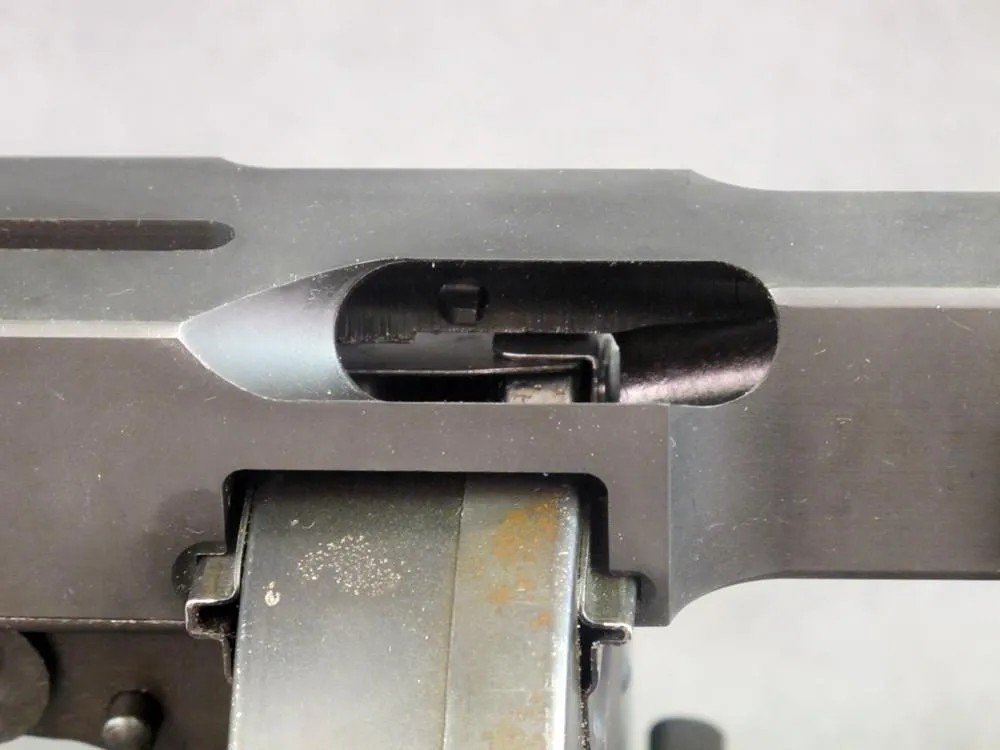 U.S. WWII Thompson M1928A1 SMG Display Gun, 50 round Drum Magazine, Stick Magazines & FBI Case