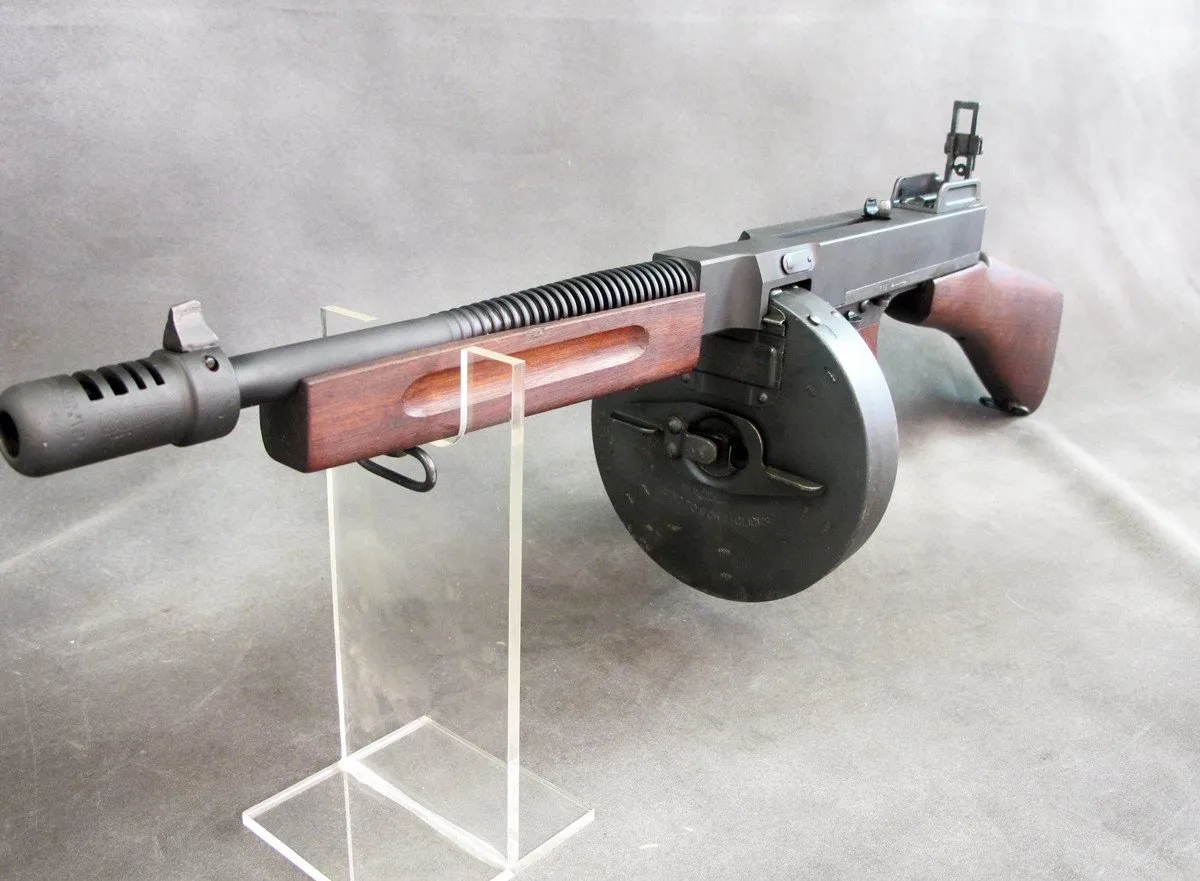 U.S. WWII Thompson M1928A1 SMG Display Gun, 50 round Drum Magazine, Stick Magazines & FBI Case