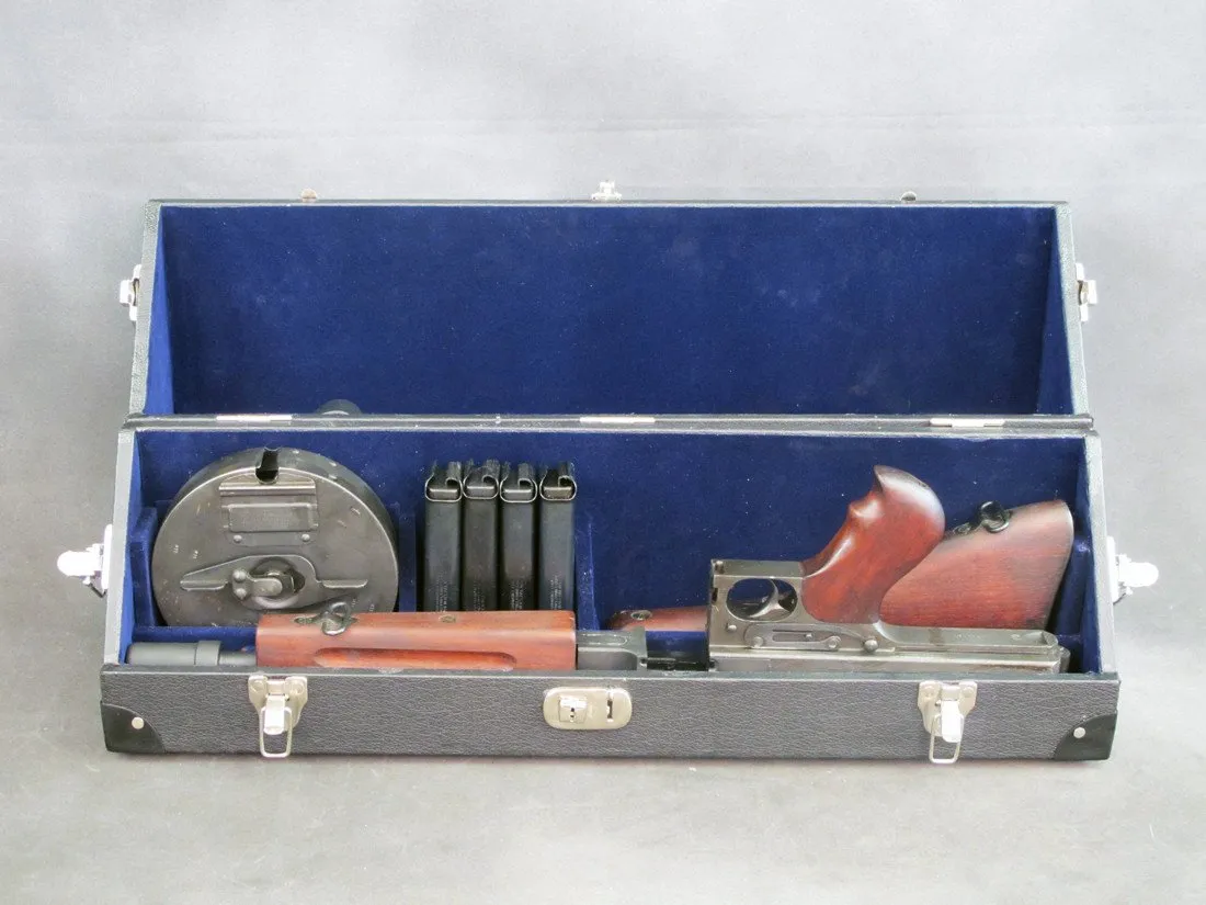 U.S. WWII Thompson M1928A1 SMG Display Gun, 50 round Drum Magazine, Stick Magazines & FBI Case