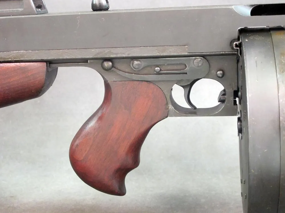 U.S. WWII Thompson M1928A1 SMG Display Gun, 50 round Drum Magazine, Stick Magazines & FBI Case